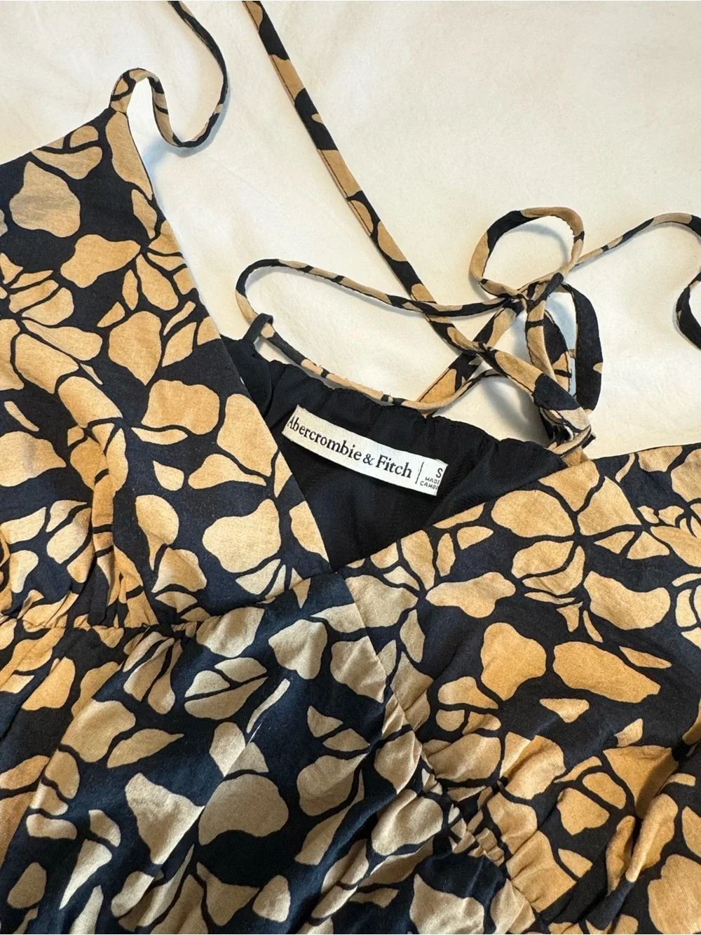 Abercrombie & Fitch Floral Maxi Dress in Tan and Black - Women's Size Small
